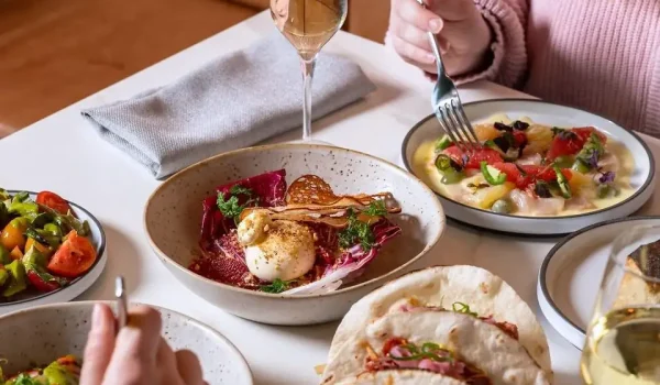 Are There Any Yarra Valley Hotels With Late-Night Dining